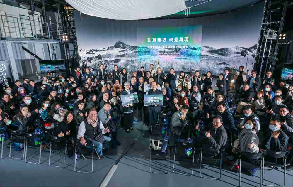 再现影像LED虚拟制作摄影棚整合拍摄场景、、、、内容制作、、、技术指导到设备租借一站式服务，，，，可望提升LED虚拟制作的影视效能，，，，进而产出更多高质量细致作品