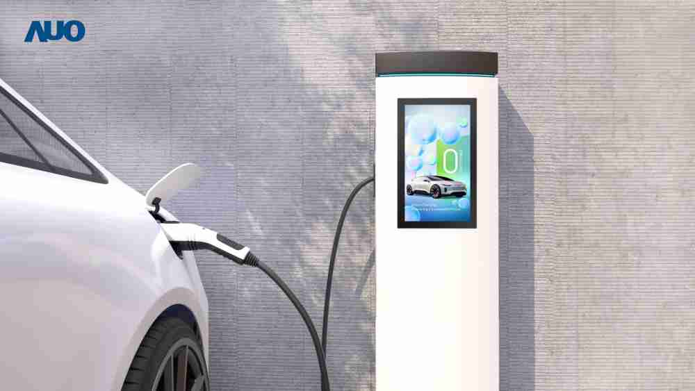 友達〝EVSE車用充電樁解決方案〞專為電動汽車充電樁設計，，，具有高亮度、、克服戶外艱難環境的耐溫、、、、耐紫外線等特性，，，，並搭載散熱性及擴充性強的高效能工業電腦，，，可實現人機互動訴求，，，如資訊顯示、、支付等應用