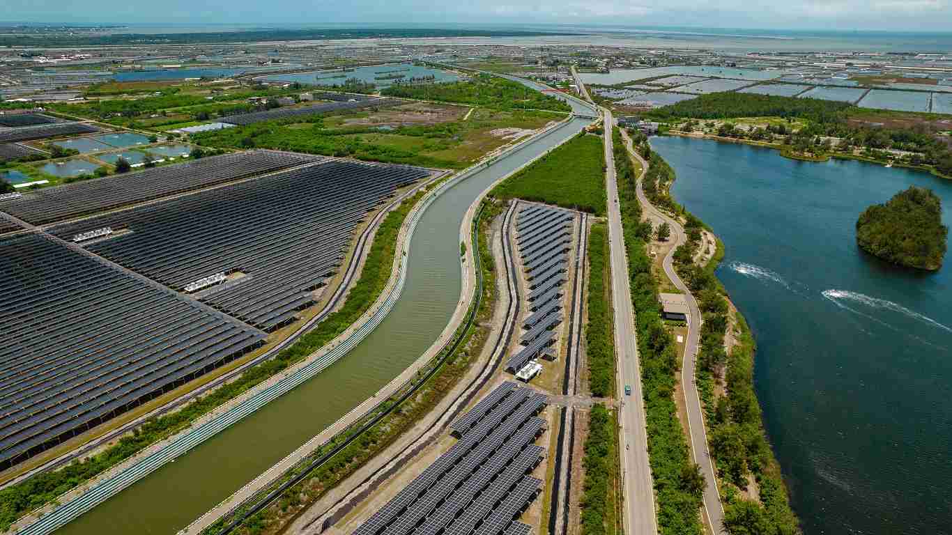 龙门国际能源事业提供智慧能源管理、、、太阳能监控管理、、全方位电厂建置及运维解决方案，，，，并拥有管理超过6000案场的经验