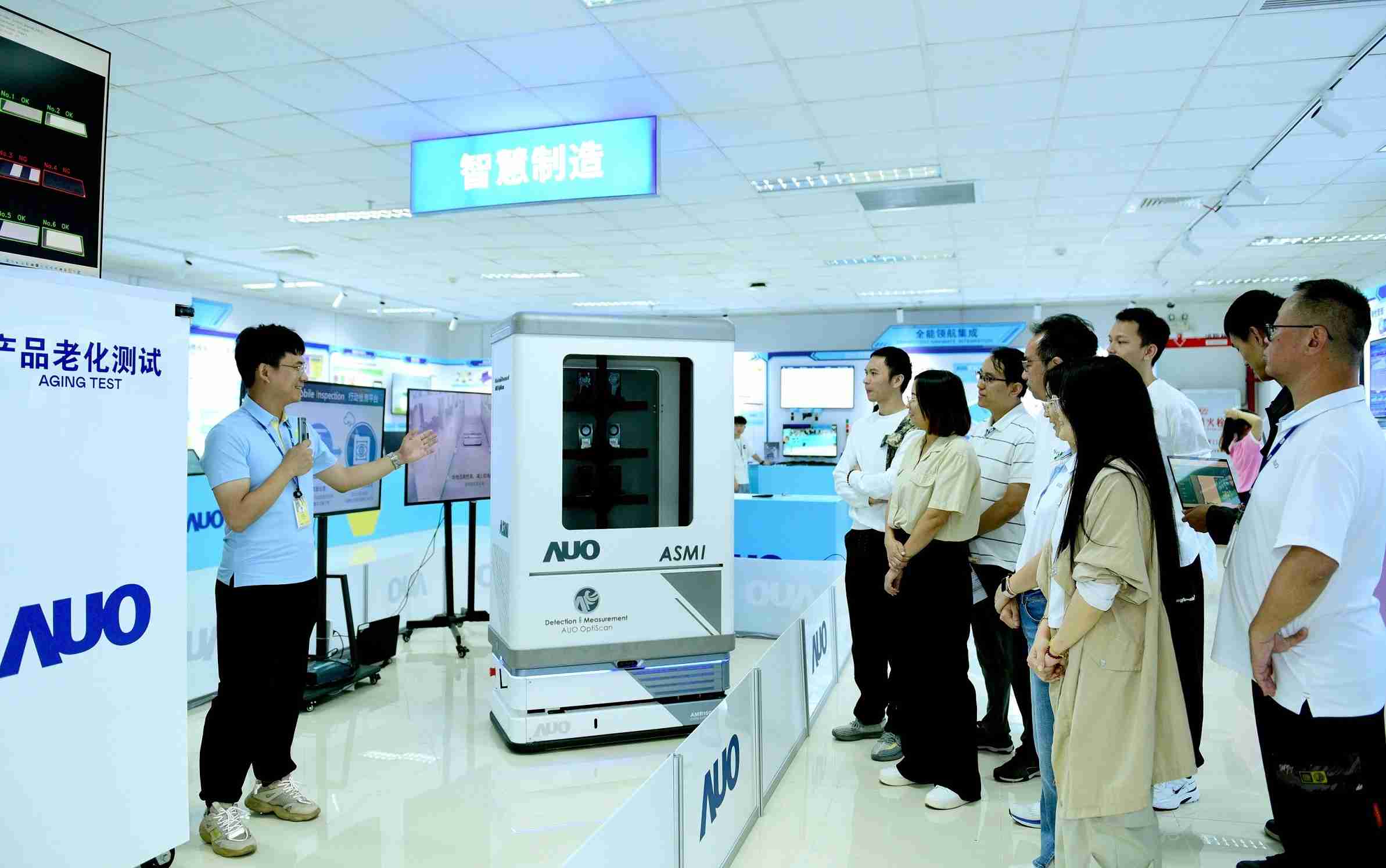 龙门国际厦门将5G+ABC技术串联生产管理全流程，，，打通研发、、、、采购、、、、生管、、、制程、、、设备、、、、质量等产品全生命周期制造流程，，完成数字化设计、、、、智慧供应链、、、智能座舱、、、全流程设备管理、、、数据驱动优化、、、智慧在线检测、、、智慧品管等自适应生产模式升级